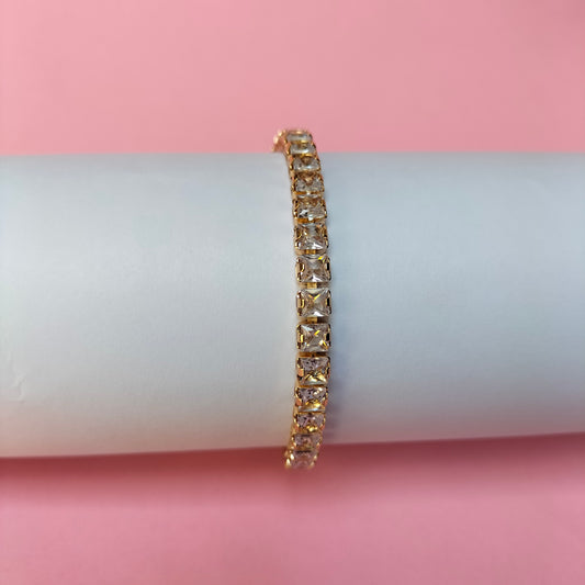 Luxury Diamond Look Gold Plated Bracelet For Girls/Women