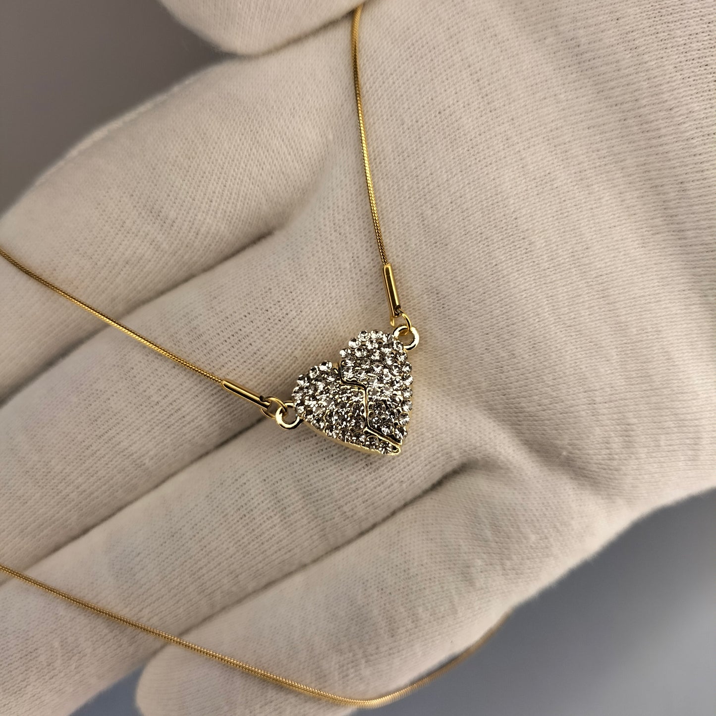 Luxury Heart Shaped Magnetic Necklace For Girls/Women